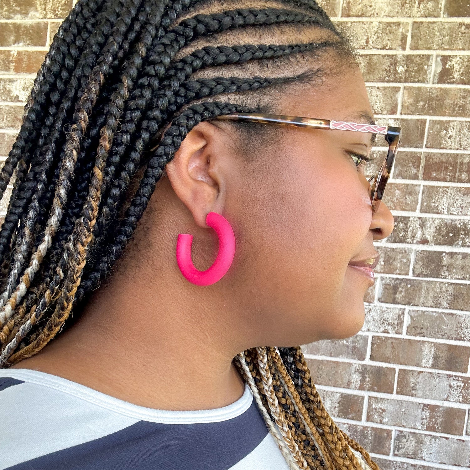 stunning statements medium lightweight bold bright colorful pink kali hoop earrings